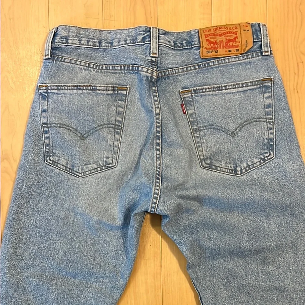 501 ‘93 Levi's 32x30 Distressed Jeans